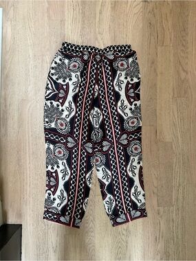 FARM Rio Black, White & Red Printed Cropped Pants with Tie Waist